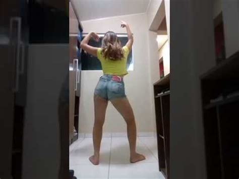 Vídeos pornôs com Novinha Dancando Pelada 